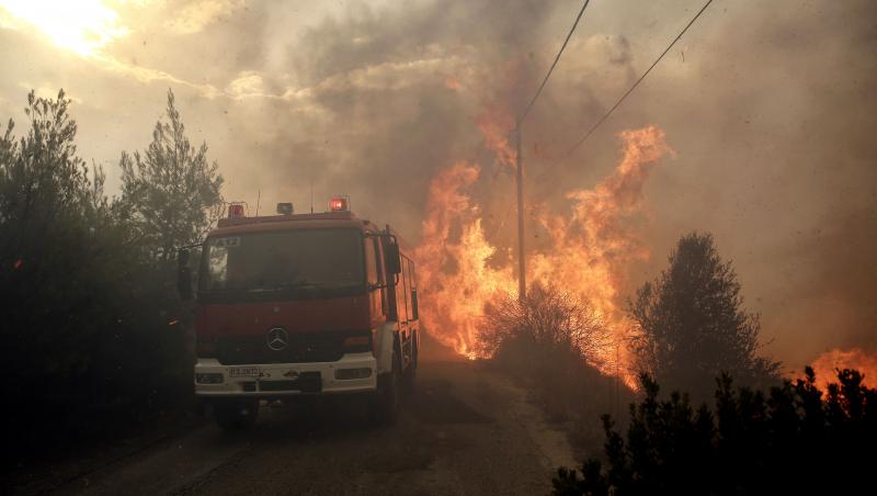DOLIU de trei zile în GRECIA după ce 74 de oameni au murit! Incendiile au distrus împrejurimile Atenei. Meleşcanu, despre românii afectaţi: 