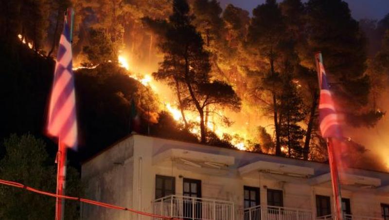 DOLIU de trei zile în GRECIA după ce 74 de oameni au murit! Incendiile au distrus împrejurimile Atenei. Meleşcanu, despre românii afectaţi: 