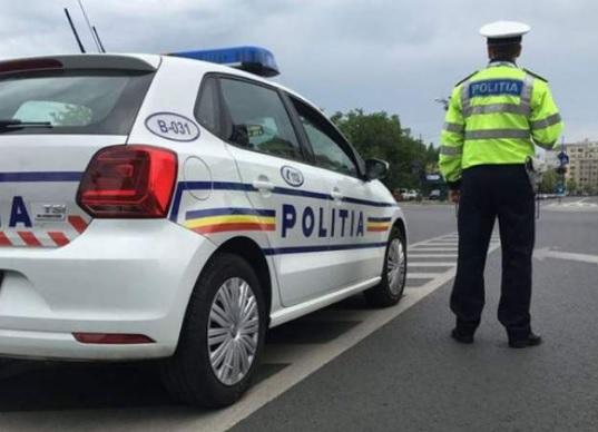 O mașină de poliție a izbucnit &Icirc;N FLĂCĂRI. Care a fost cauza