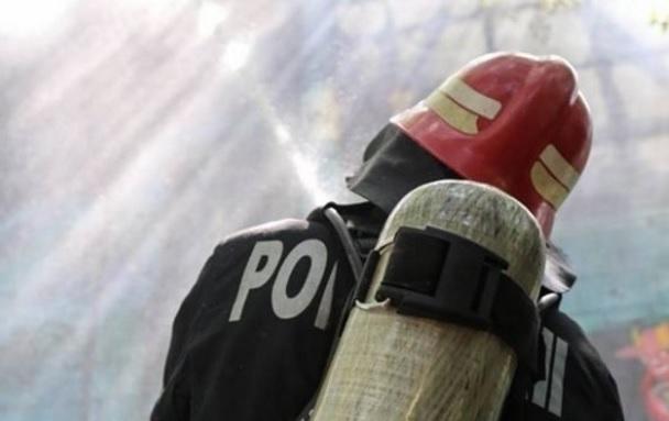 Incident ȘOCANT &icirc;n Galați! O mașină A ARS &icirc;n totalitate, după ce a fost incendiată intenționat. Cum au fost declanșate flăcările