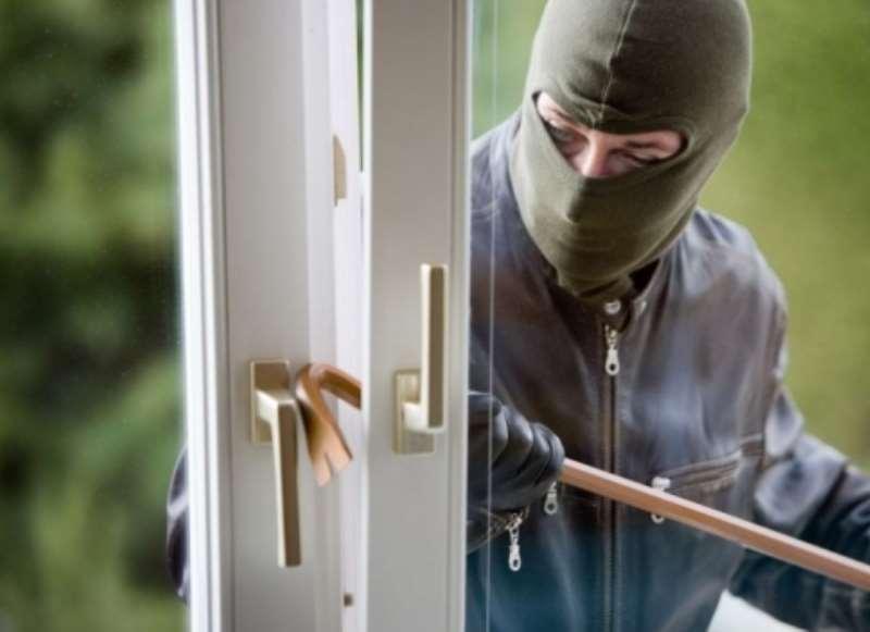 Urmărire ca-n filme ale autorităților din Spania, &icirc;ncheiată &icirc;n Constanța! Un t&acirc;năr a fost dat &icirc;n urmărire internațională după ce a furat bunuri cu o valoare colosală