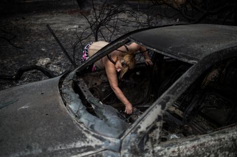 "Actele de identitate le-au fost distruse de incendiu!" Români care au trecut pe lângă moarte, în Grecia