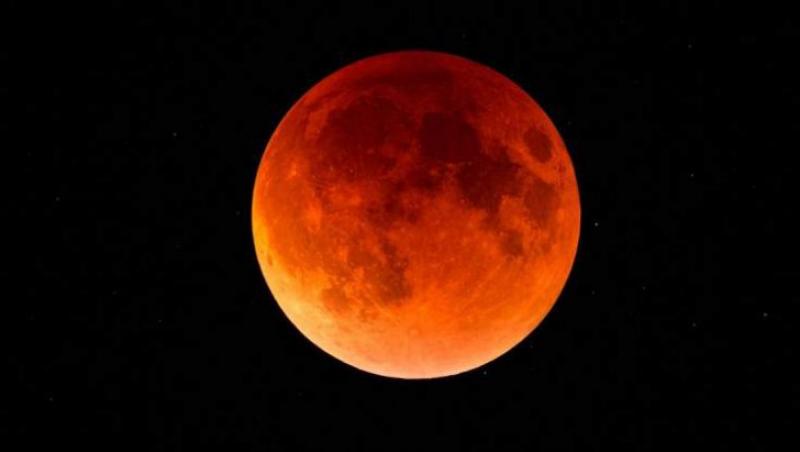 O eclipsă totală de Lună, vizibilă în România, se va produce în noaptea de 27 spre 28 iulie. Cum te va afecta fenomenul care va dura mai bine de 6 ore: 