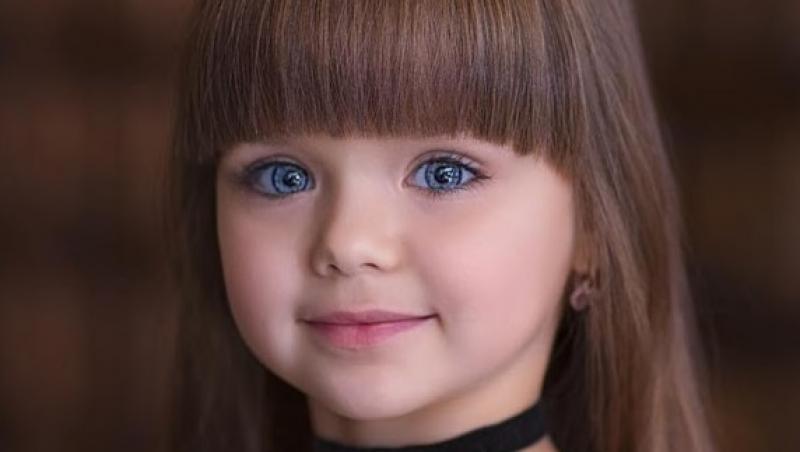 „Da, este un om, dar în același timp un înger!”. Titlul de „cea mai frumoasă fetiță din lume” a fost cucerit de o copilă de culoare! Fotografiile au devenit VIRALE pe internet – FOTO