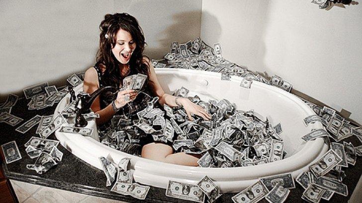 Horoscop financiar luna august. 5 zodii care au foarte multe șanse să se &icirc;mbogățească