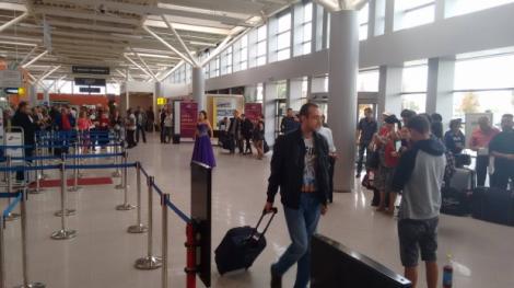ULTIMĂ ORĂ: Aeroportul Sibiu, evacuat după ce în terminal s-a simţit un miros înţepător de la o substaţă necunoscută