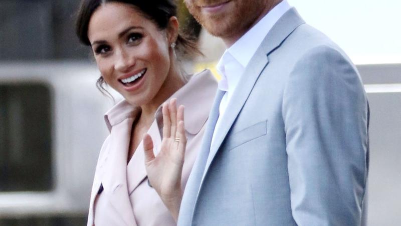 Nici nu s-au căsătorit bine că presa deja i-a despărţit. Meghan Markle şi Prinţul Harry, moment de tandreţe în public. Ce au surprins camerele de filmat (VIDEO)