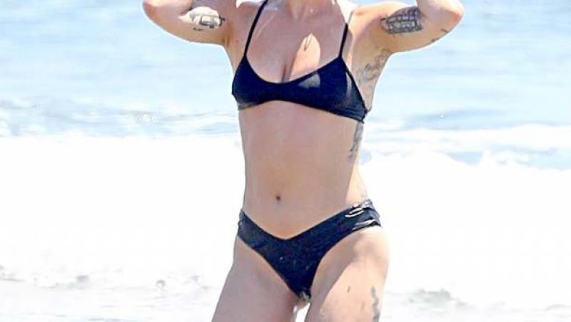 Lady Gaga, surprinsă în costum de baie la plajă, înainte de a începe o serie de concerte în Las Vegas. Cum arată artista la 32 de ani - FOTO
