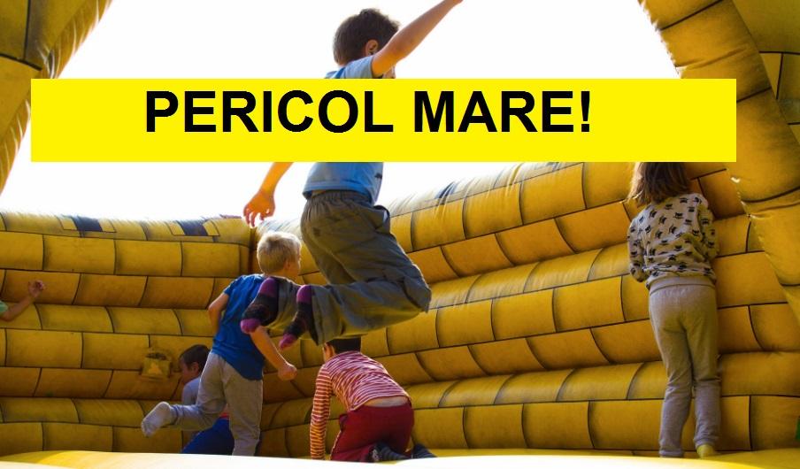 PERICOL pentru copii! Părinţi, aveţi mare grijă unde SE JOACĂ cei mici: se cere INTERZICEREA acestor leagăne