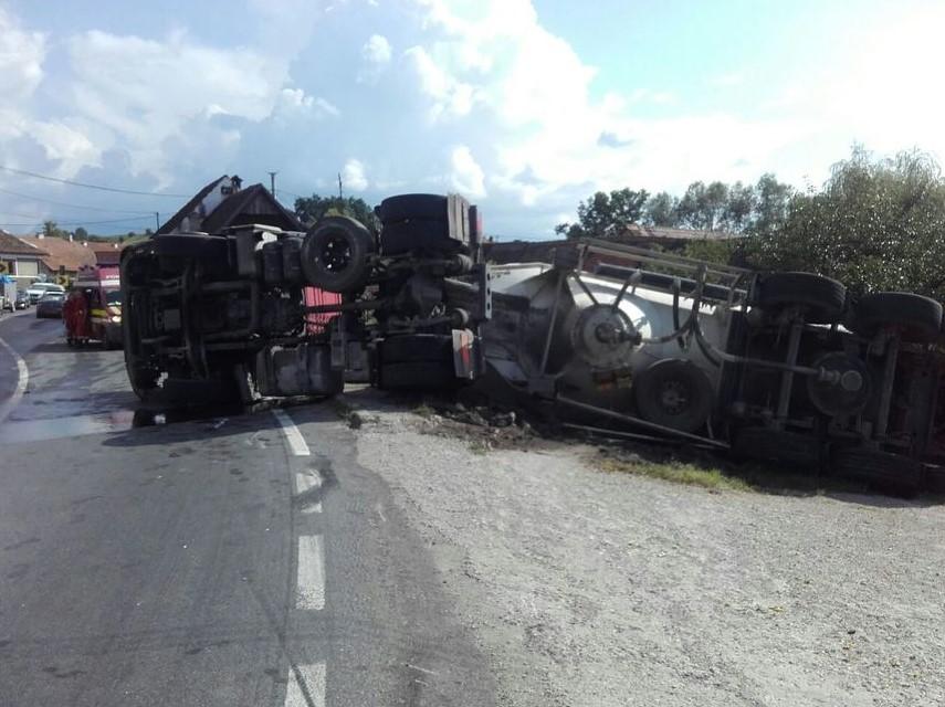 ULTIMA ORĂ: Momente de GROAZĂ pe DN1. Este pericol de EXPLOZIE, după ce o cisternă s-a răsturnat! Circulația este complet BLOCATĂ