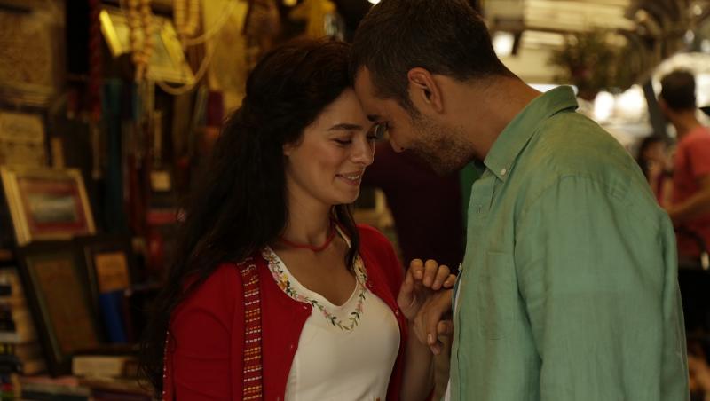 Imagini de senzație cu protagonista serialului turcesc. Özge Özpirinççi, actrița principală din “Femeie în înfruntarea destinului”, este pasionată de yoga