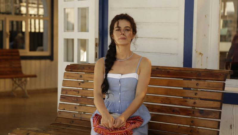 Imagini de senzație cu protagonista serialului turcesc. Özge Özpirinççi, actrița principală din “Femeie în înfruntarea destinului”, este pasionată de yoga
