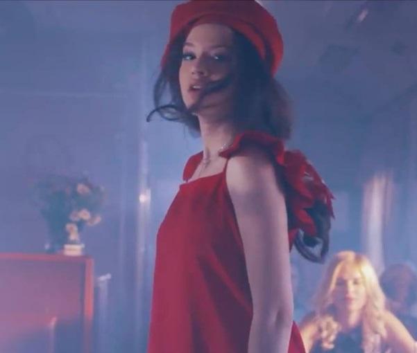 Cleopatra Stratan &Icirc;NTOARCE BANII CU LOPATA! C&acirc;t c&acirc;știgă t&acirc;năra pe o jumătate de oră de spectacol. Ghiță nici nu ar &icirc;ndrăzni să vină cu m&acirc;na goală!