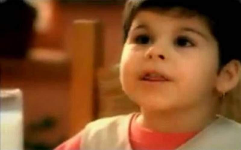 Reclama cu &bdquo;salam săsesc&rdquo;, premonitorie pentru destinul fetiței care juca &icirc;n reclamă? Luiza a plecat din țară și... va putea munci &icirc;n industria alimentară