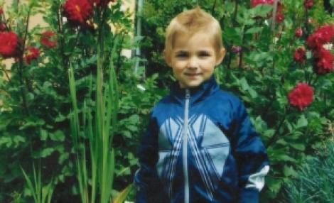 Un copil dispărut de acasă este căutat de peste 100 de persoane. Există posibilitatea ca micuțul să fi căzut &icirc;ntr-un r&acirc;u!