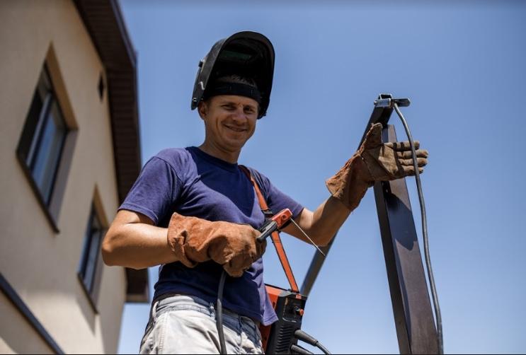 3 lucrări de reparații pentru curtea casei pe care le poți face singur