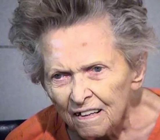 Ucigașă la 92 de ani! Motivul pentru care o pensionară și-a &icirc;mpușcat fiul. &bdquo;Mi-ai luat viața, așa că acum o iau și eu pe a ta!&rdquo;