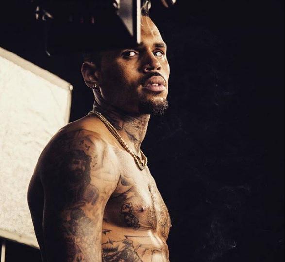 BOMBĂ &icirc;n lumea muzicii! Chris Brown a fost arestat după ce a cobor&acirc;t de pe scenă! Fostul iubit al Rihannei, care a agresat-o pe artistă, a ajuns &icirc;n spatele gratiilor