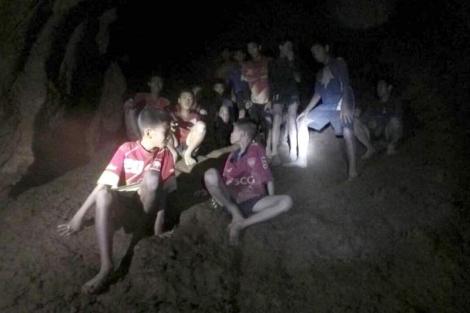 UPDATE: Anunțul care a făcut înconjurul lumii: Patru  dintre cei 12 copii captivi în peştera din Thailanda au fost salvaţi! Operațiunile au fost întrerupte