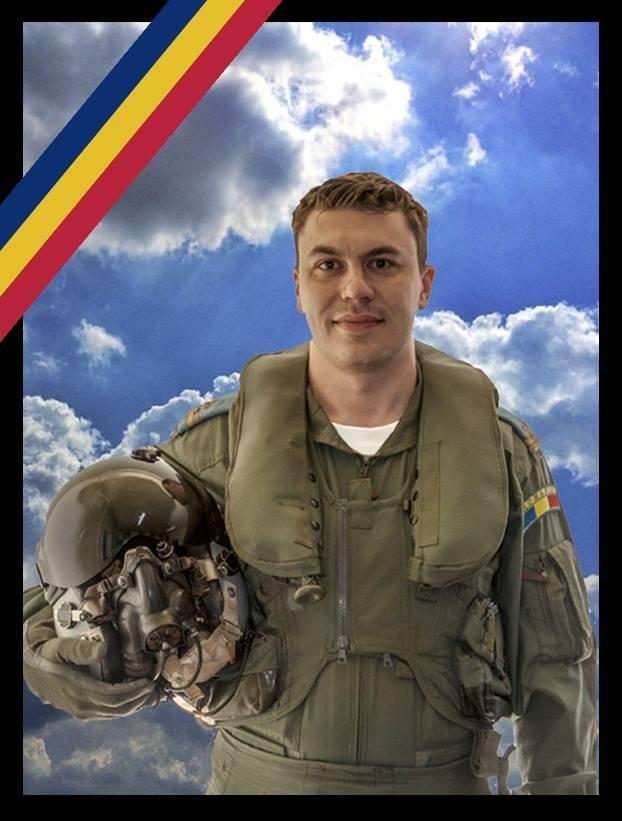 Anunțul de ULTIMĂ ORĂ făcut de autorități după moartea lui Florin Rotaru, pilotul militar care și-a sacrificat viața &icirc;n timpul unui zbor demonstrativ! S-a &icirc;nt&acirc;mplat astăzi
