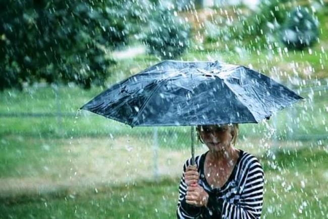 E COD GALBEN de PLOI TORENȚIALE! Meteorologii au anunțat c&acirc;nd scăpăm de precipitațiile abundente!&nbsp;