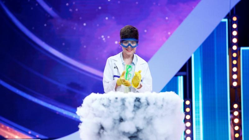 Un concurent aduce norii și pasta de dinți de dinozaur, în platoul “Next Star”