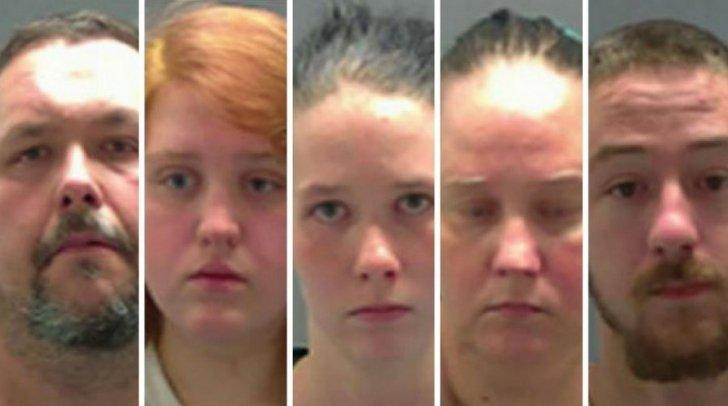 Condamnată la suferință chiar de rudele ei! T&acirc;nără de 22 de ani, silită să măn&acirc;nce cenuşa mamei și să tundă iarba din grădină cu foarfeca! E halucinant la ce torturi a fost supusă un an de zile