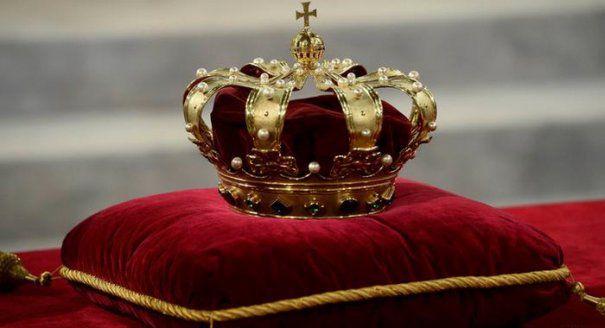 Jaf ca &icirc;n filme la Casa Regală: &ldquo;Sunt lucruri de nepreţuit pentru interesul naţional.&rdquo;  După o fugă spectaculoasă, hoții sunt de negăsit