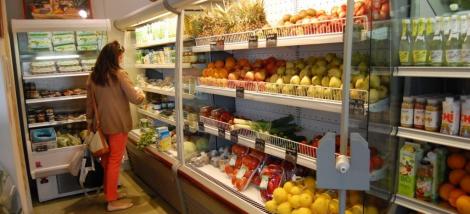 FOTO! Ce a găsit un român, la vânzare, pe raftul unui supermarket: "Nu are cum să fie o greșeală!"