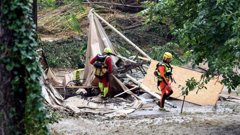 PRĂPĂD în Franța! Aproximativ 1.600 de persoane evacuate, inclusiv 184 de turiști: “Unii dintre ei se strângeau în braţe, consolându-se, iar alţii se plimbau cu pături de supravieţuire pe ei”