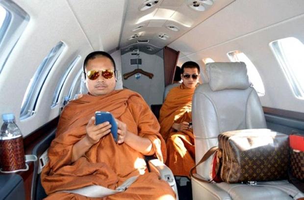 Un călugăr budist a fost condamnat la 114 ani de &icirc;nchisoare! Printre altele acesta este acuzat de fraudă și spălare de bani!