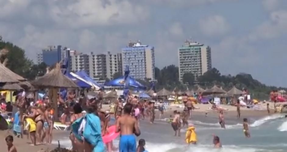 TRAGEDIA s-a &icirc;nt&acirc;mplat pe litoral! Turiștii au ignorat pericolul și inevitabilul s-a produs!