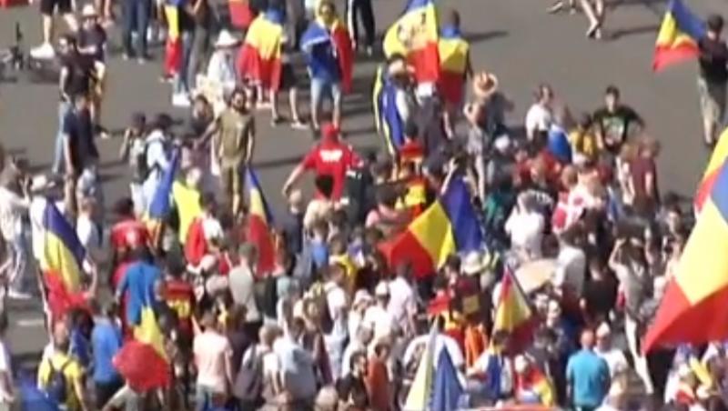 VIOLENȚE în Piața Victoriei! Protestatarii au spart cordonul de jandarmi! Ce se întâmplă (VIDEO)