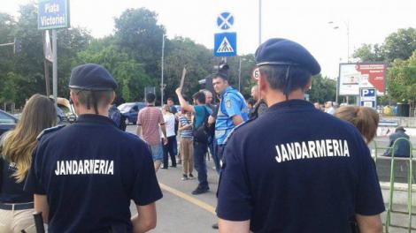 Imagini ȘOCANTE surprinse în Piața Victoriei. Jandarmeria face un apel de ULTIMĂ ORĂ către populație!