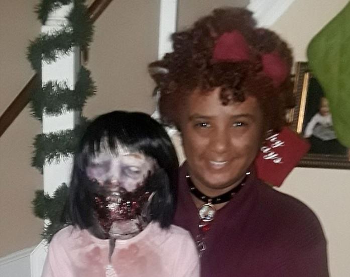 HALUCINANT! O adolescentă se va căsători cu&hellip; o păpușă zombi. Ce spune despre relația ei te va lăsa mască!