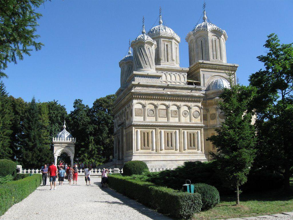 Sf&acirc;nta Maria Mare 15 august 2018. Hram și pelerinaj la Mănăstirea Curtea de Argeș