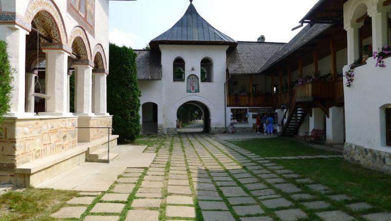 Sfânta Maria Mare 15 august 2018. Hram și pelerinaj la Mănăstirea Polovragi