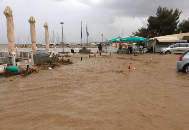 Eşti sau urmează să pleci &icirc;n vacanţă &icirc;n Grecia? MAE a emis atenţionare de călătorie. Va fi POTOPUL pe Păm&acirc;nt!