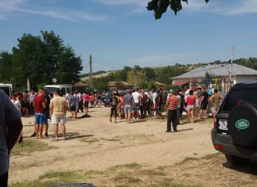 Momentul ȘOCANT &icirc;n care un șofer beat intră &icirc;ntr-un grup de oameni adunaţi la o manifestare! Cinci copii au fost răniți