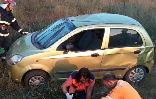 Incident șocant &icirc;n V&acirc;lcea! A furat mașina unor localnici și a fugit, dar la scurt timp s-a răsturnat! Polițiștii au &icirc;nmărmurit c&acirc;nd au văzut cine era la volan