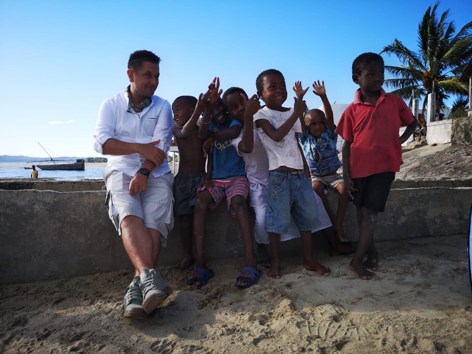 În timpul filmărilor pentru ”Ultimul Trib”, Octavian Strunilă dezvăluie ce l-a surprins la Madagascar: ”La noi, acest lucru a cam dispărut”