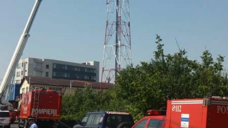 Tentativă de SUICID în Ilfov! Un tânăr s-a urcat pe o antenă GSM și a amenințat că se aruncă. Ce motiv a avut - FOTO
