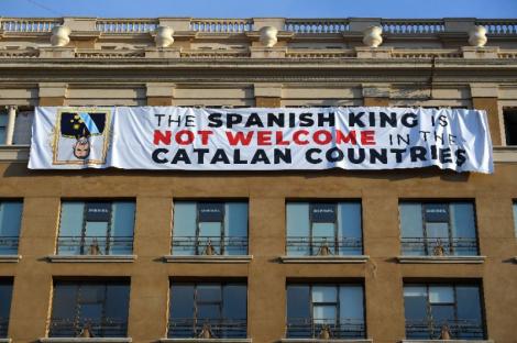 "Regele Spaniei nu este binevenit în teritoriile catalane"! Mesajul antimonarhist apărut la Barcelona cu o zi înainte de omagierea victimelor atentatului de anul trecut