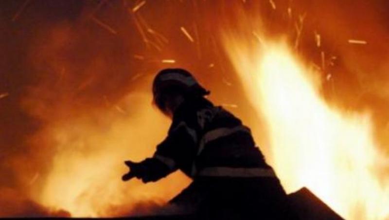 ULTIMĂ ORĂ: Zeci de pacienţi evacuaţi, după ce acoperişul unui centru de recuperare a luat foc