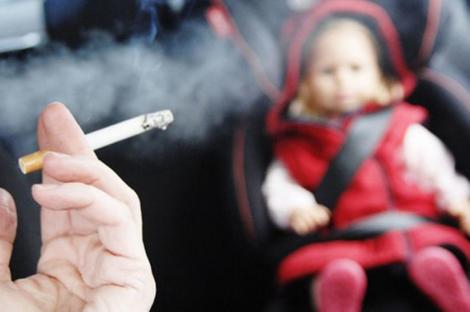 Avertisment crunt pentru părinții fumători! Motivul pentru care copiii lor sunt în pericol!