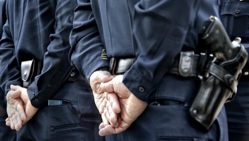 Poliția Română lovește din nou, pe Facebook! Ce MESAJ amuzant au găsit polițiștii în casa unui traficant de droguri