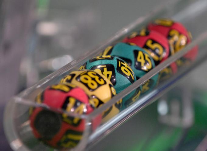 LOTO. Cel mai mare premiu din istoria Loteriei a fost c&acirc;ştigat. C&acirc;t a costat biletul de Joker care valorează acum 4,5 milioane de euro