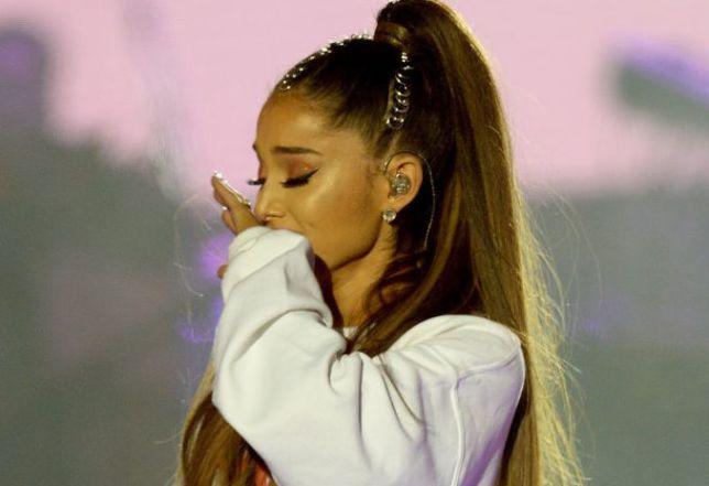 Probleme în Paradis? Ariana Grande, surprinsă cu ochii în lacrimi: "Trebuie să fim alături unul de altul"