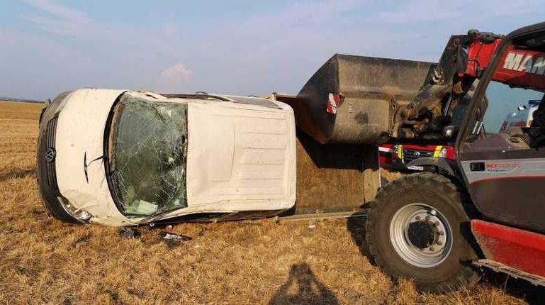 &Icirc;ncă un ACCIDENT cumplit &icirc;n țară! Mașina implicată s-a răsturnat! &Icirc;ntre răniți se numără și patru copii