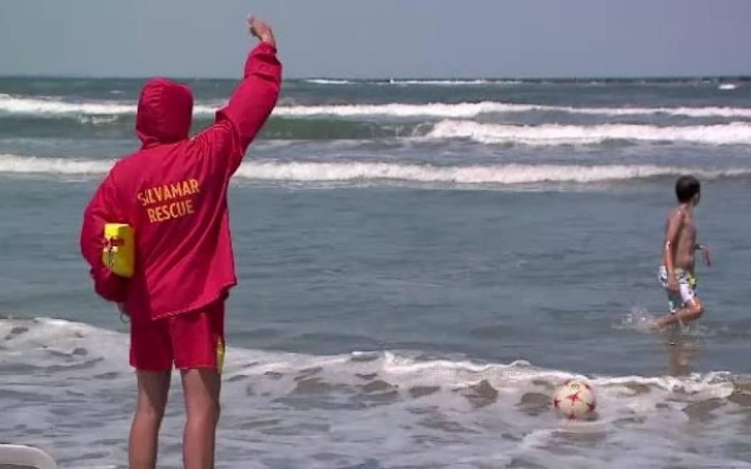 O nouă TRAGEDIE pe litoral! Un t&acirc;năr de 18 ani a murit &icirc;necat &icirc;n mare! Numărul total al victimelor din acest an a urcat la 18!